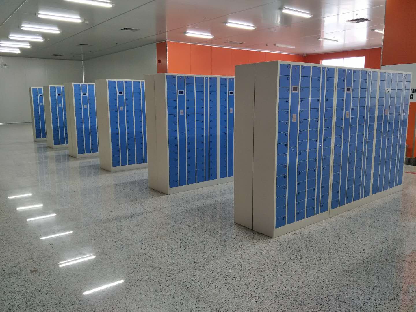 上市公司使用手机寄存柜