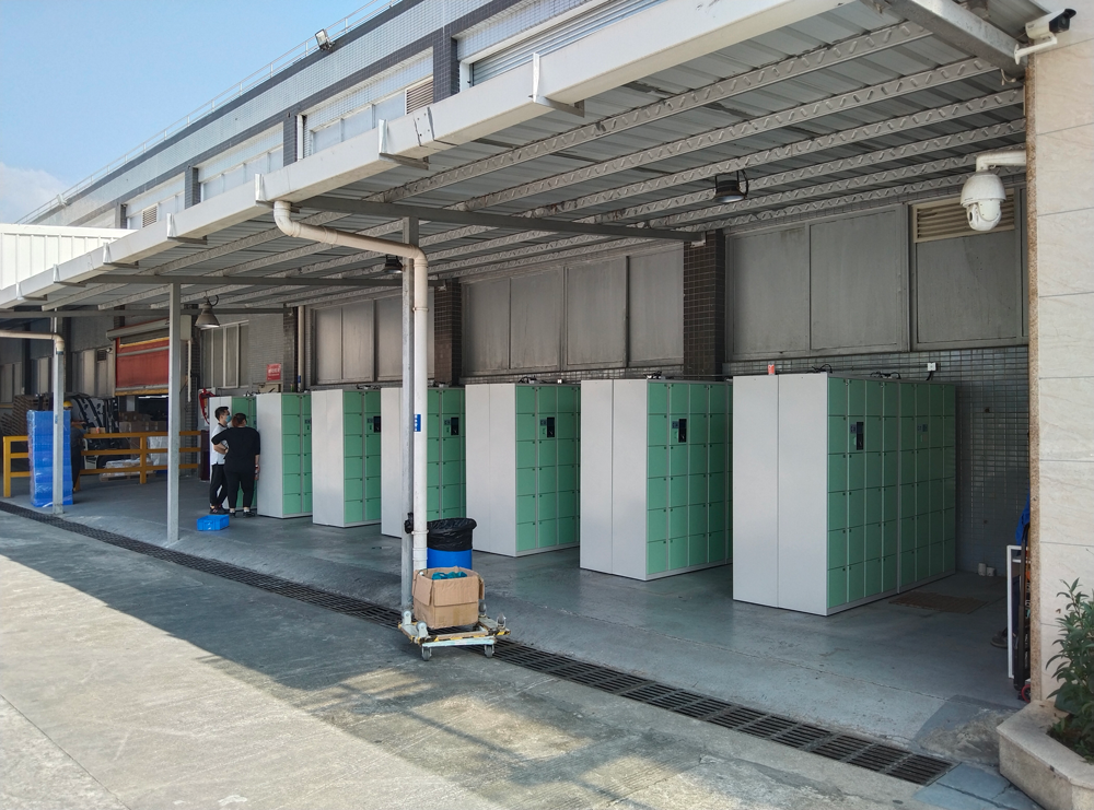 智能储物柜现场摆放